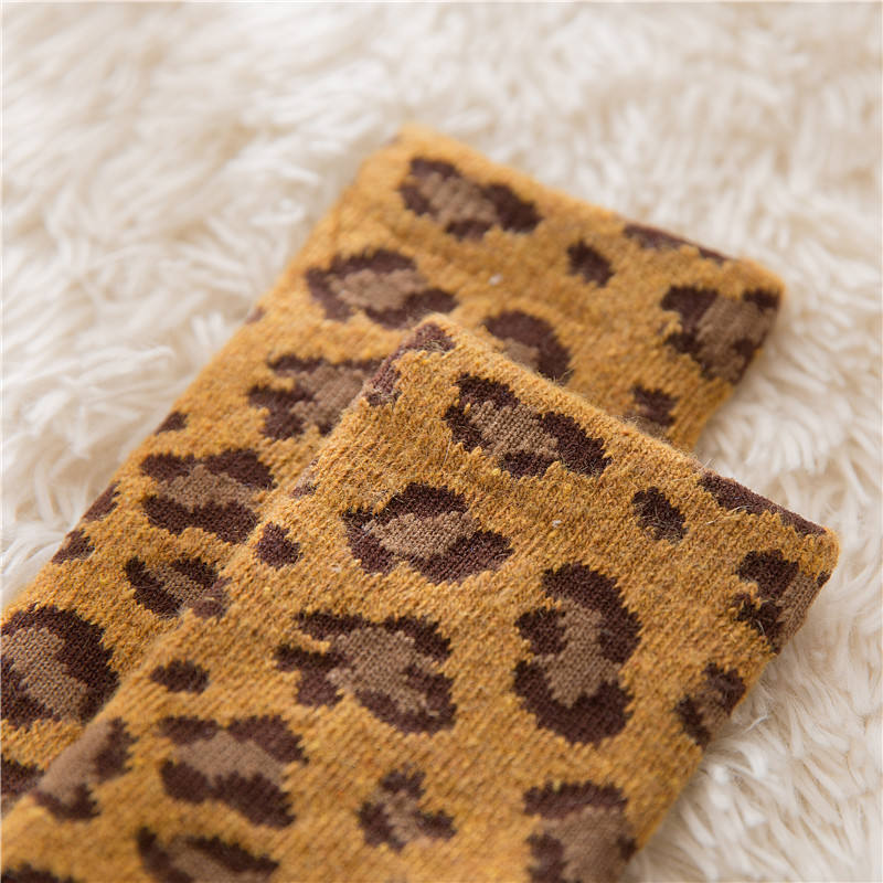Chaussette duveteuse avec logo brodé